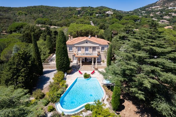 mansion 8 Rooms for sale on GRIMAUD (83310)